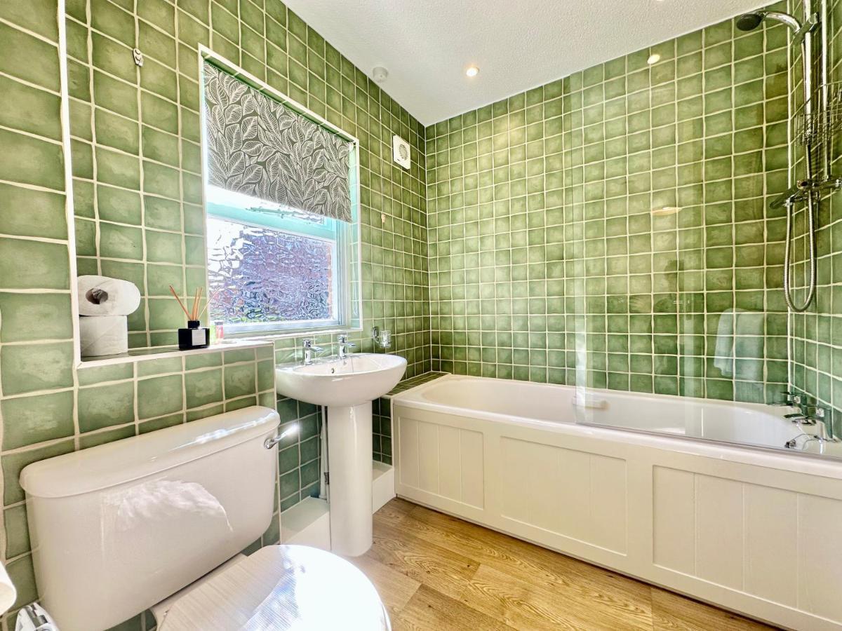 Cherry Blossom Cottage Йорк Екстер'єр фото